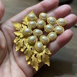 Large grape cluster clutch